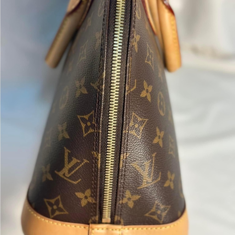 Louis Vuitton Monogram Alma PM - Picture 7 of 11